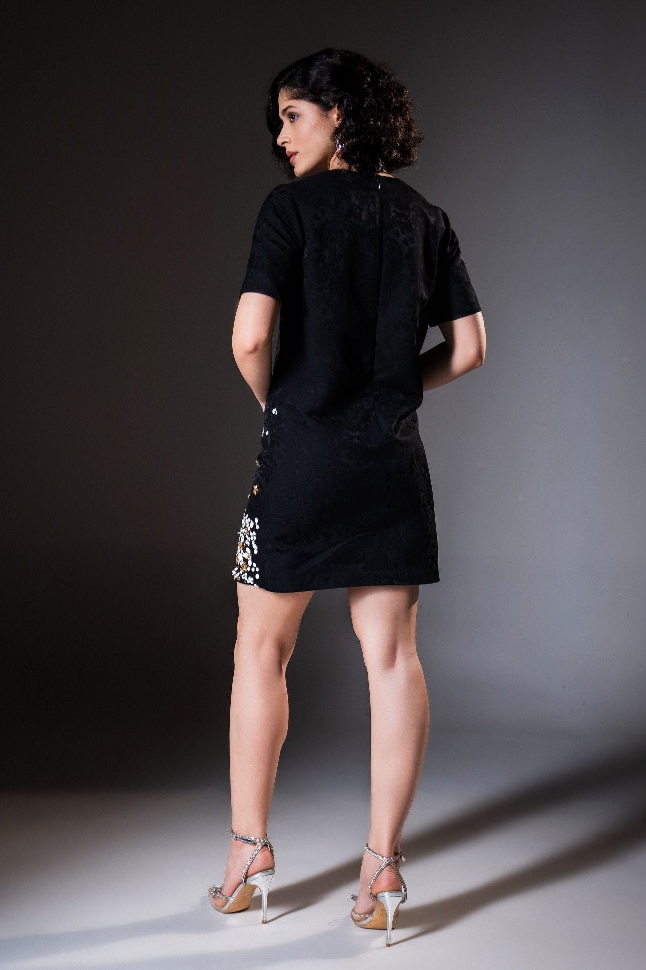 Embroidered Shift Dress – Best Seller !