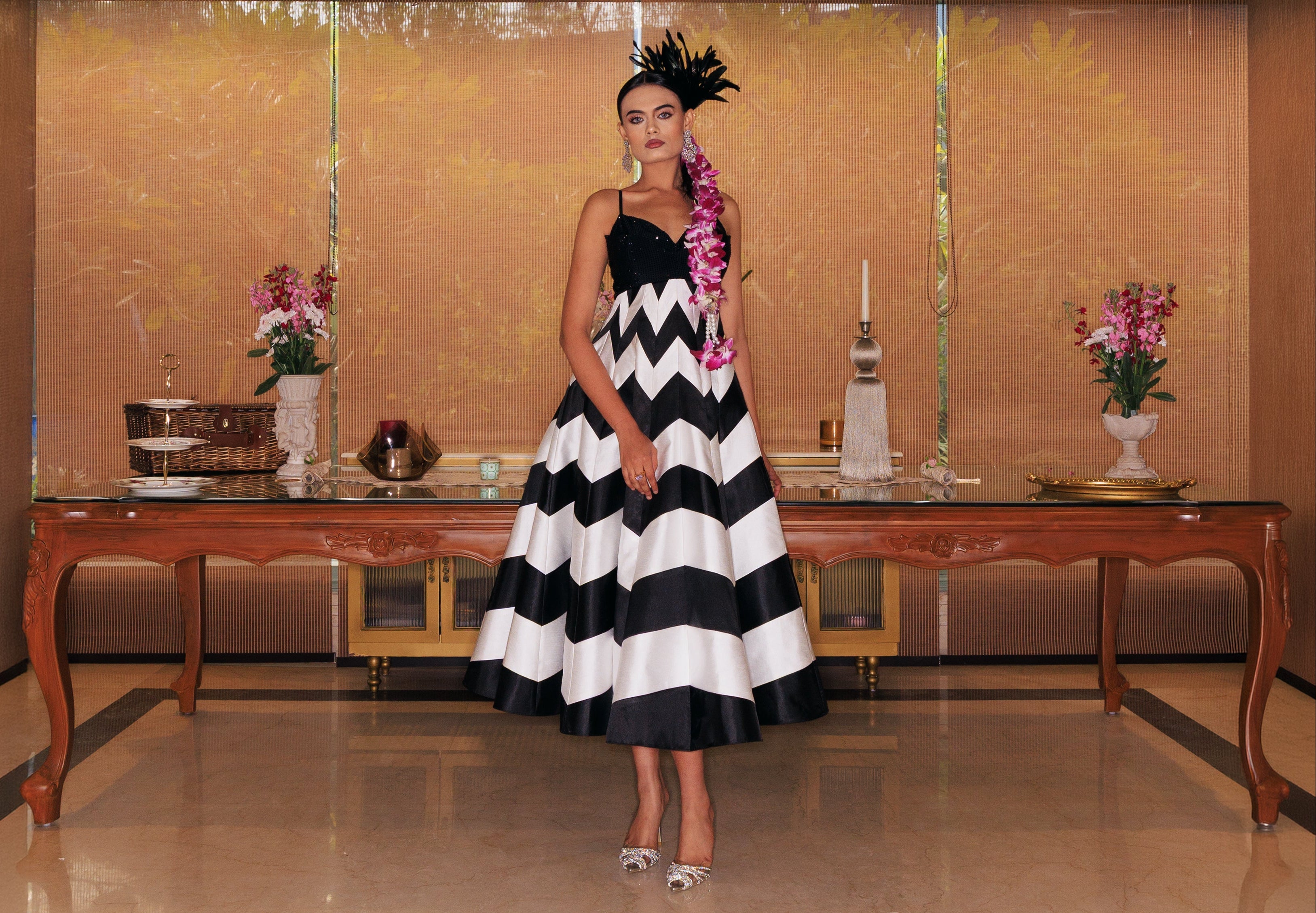 Noir Blanc Éclat Dress