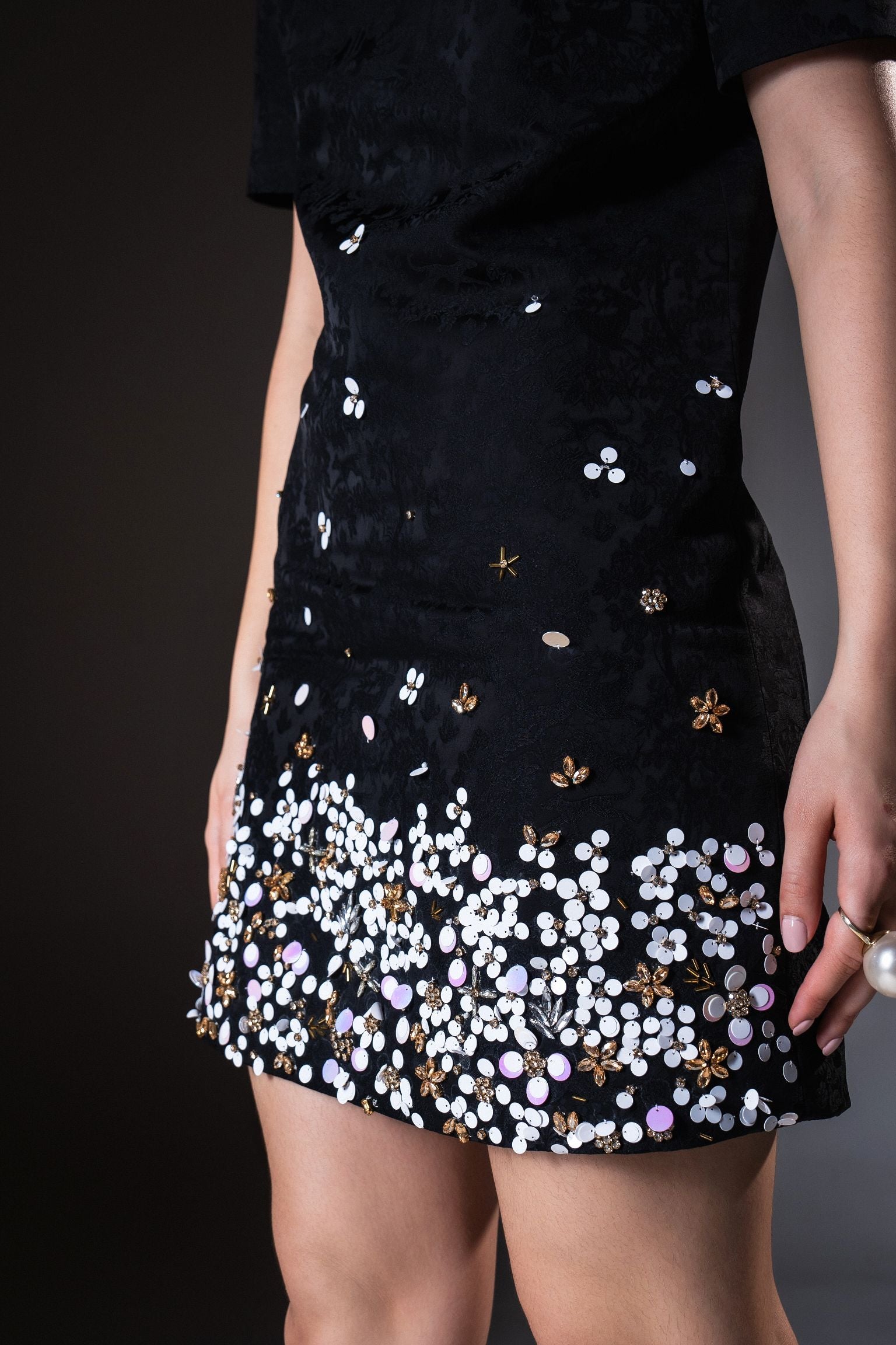 Embroidered Shift Dress – Best Seller !